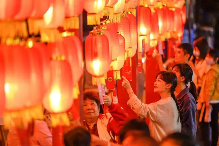 中國人為何喜歡掛燈籠？掛燈籠有何象征意義？